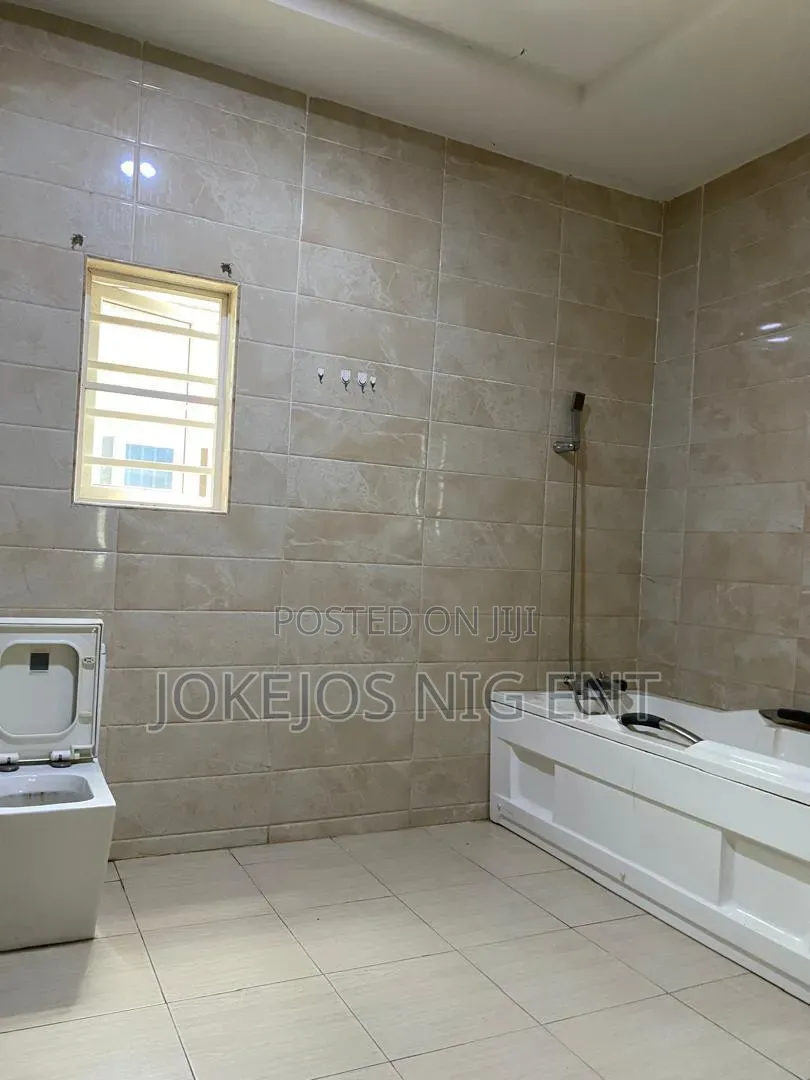 4bdrm Duplex in Peninsula Estate for sale
