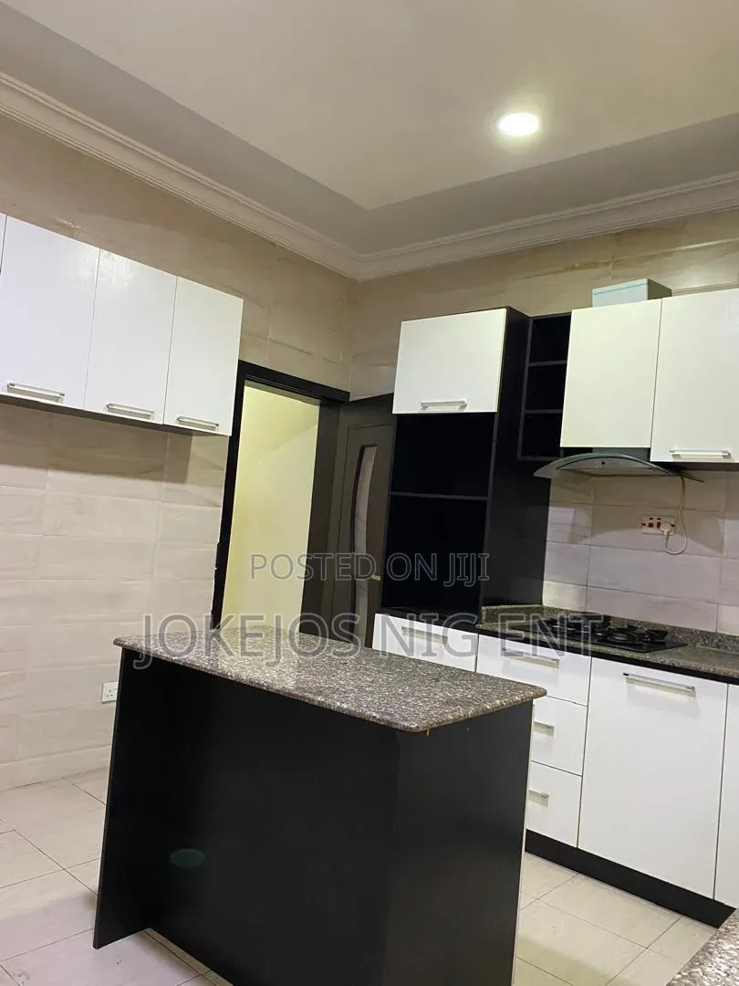 4bdrm Duplex in Peninsula Estate for sale