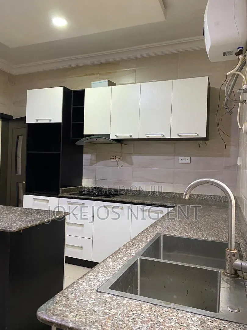 4bdrm Duplex in Peninsula Estate for sale