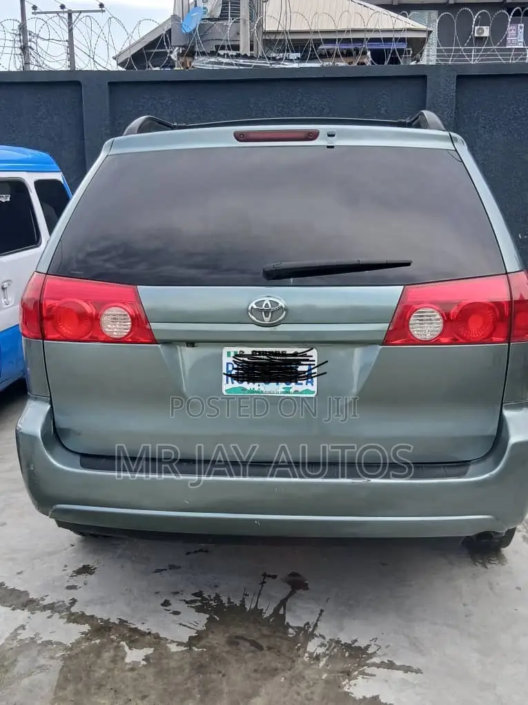 Toyota Sienna 2006 Gray