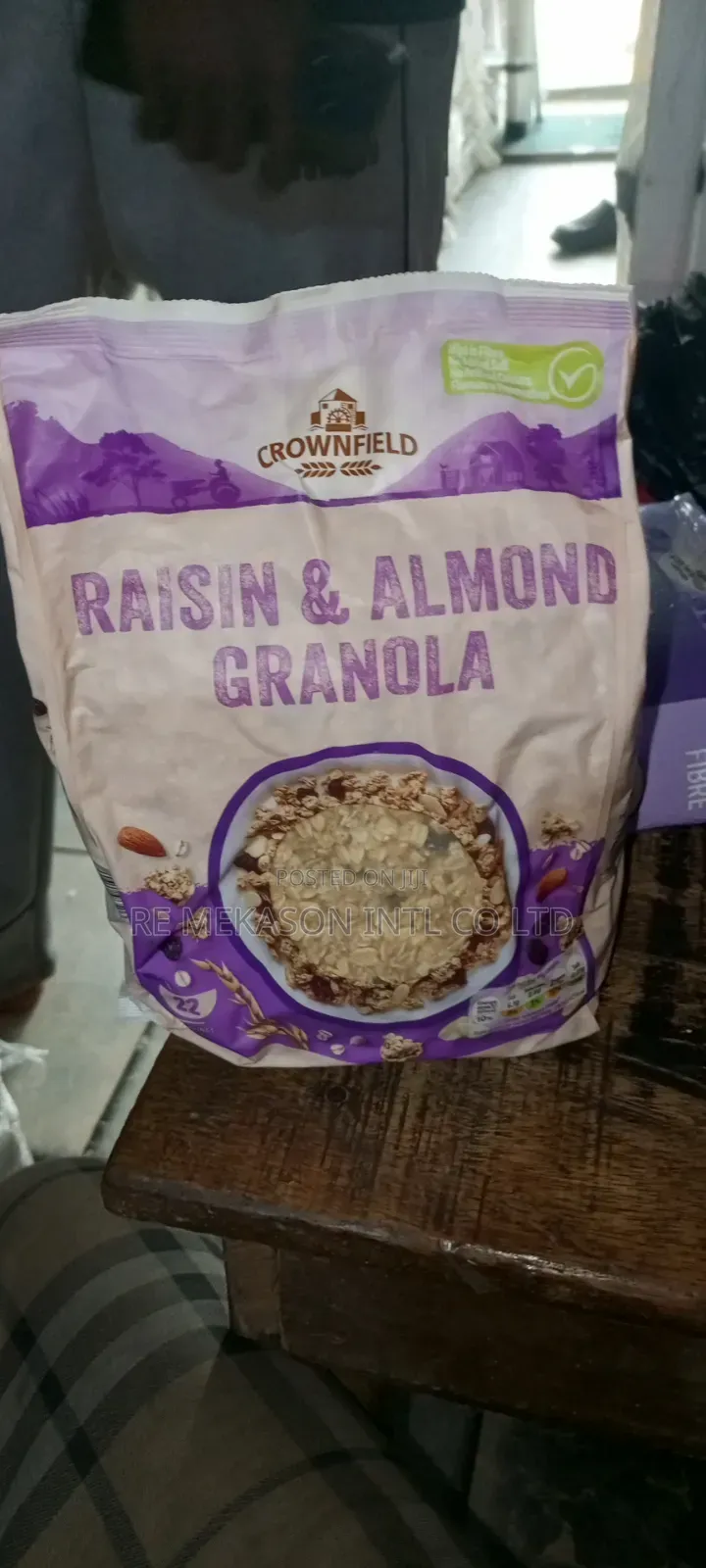 Crown Field Raisin and Almond Granola