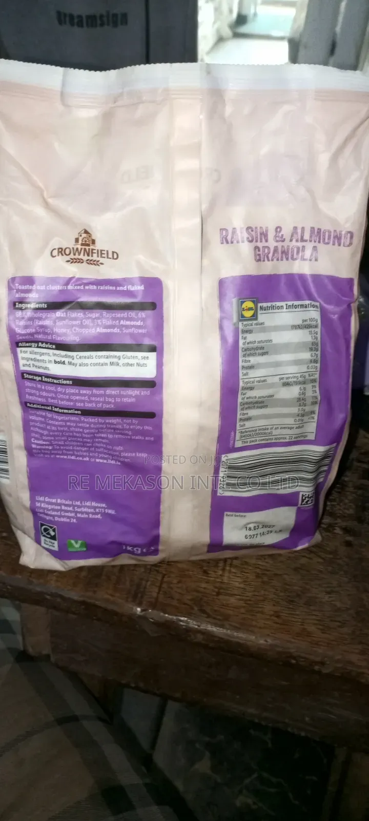 Crown Field Raisin and Almond Granola