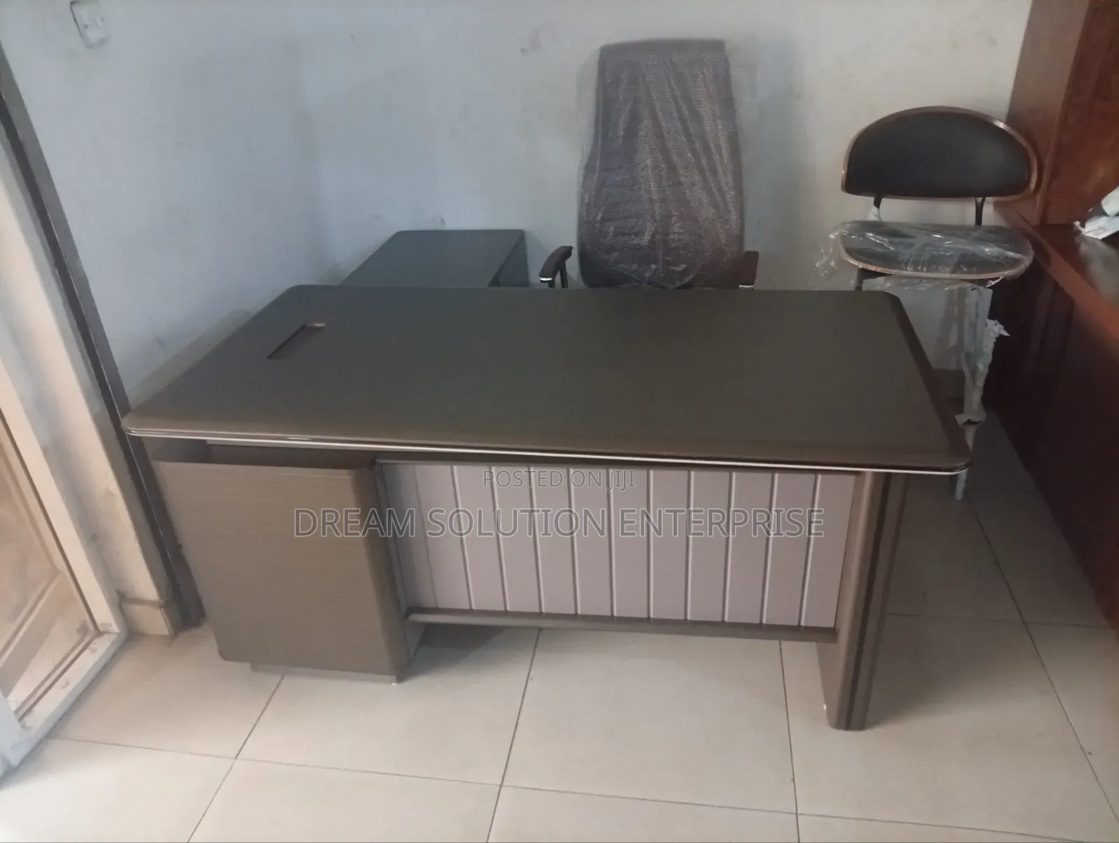 Quality Imported Office Executive L Shaped Table With Storage