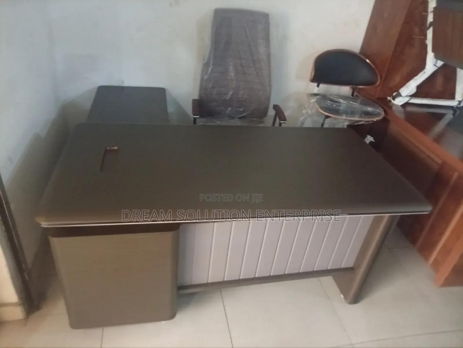 Quality Imported Office Executive L Shaped Table With Storage