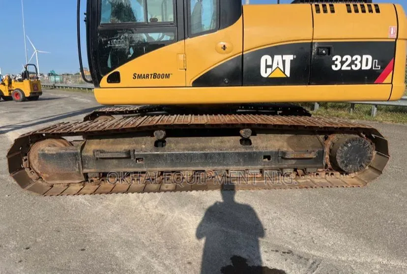 Tokunbo Cat Excavator 320D2L (Neat)