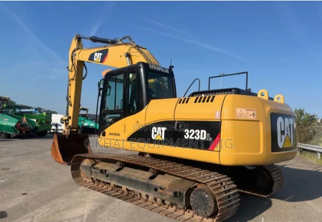 Tokunbo Cat Excavator 320D2L (Neat)