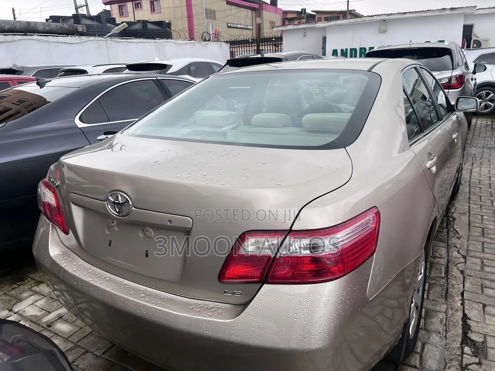 Toyota Camry LE 4dr Sedan (2.4L 4cyl 5A) 2009 Gold