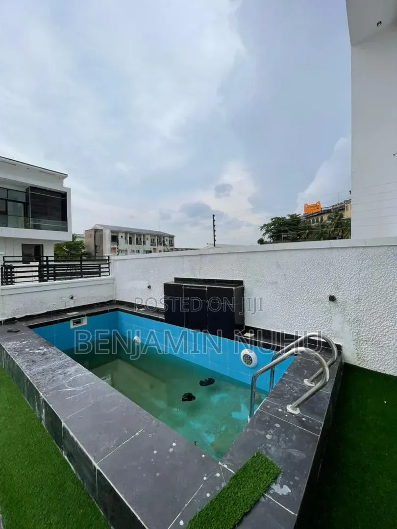 4bdrm Duplex in Chevron for sale