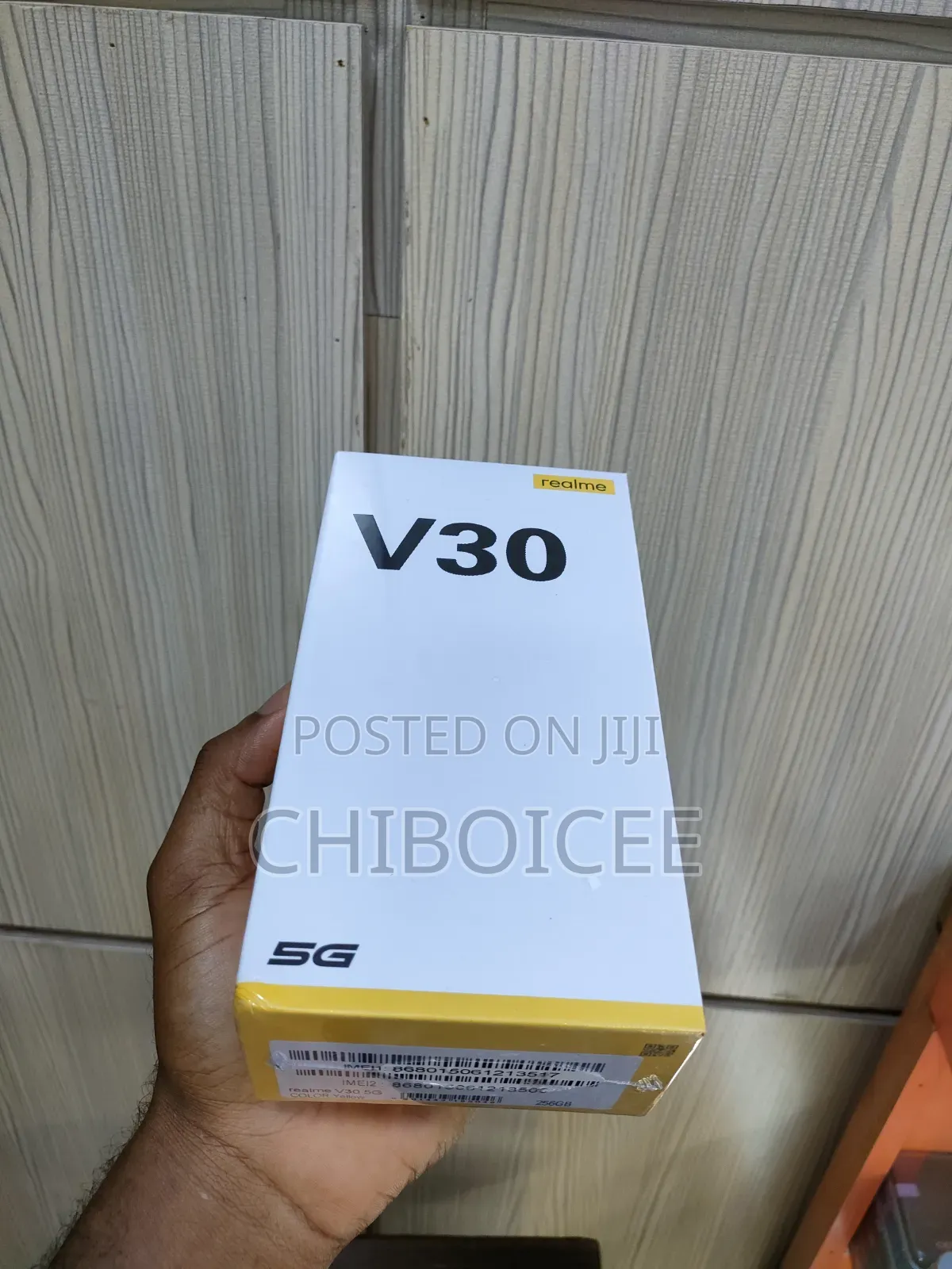 New Realme V30 128 GB Black