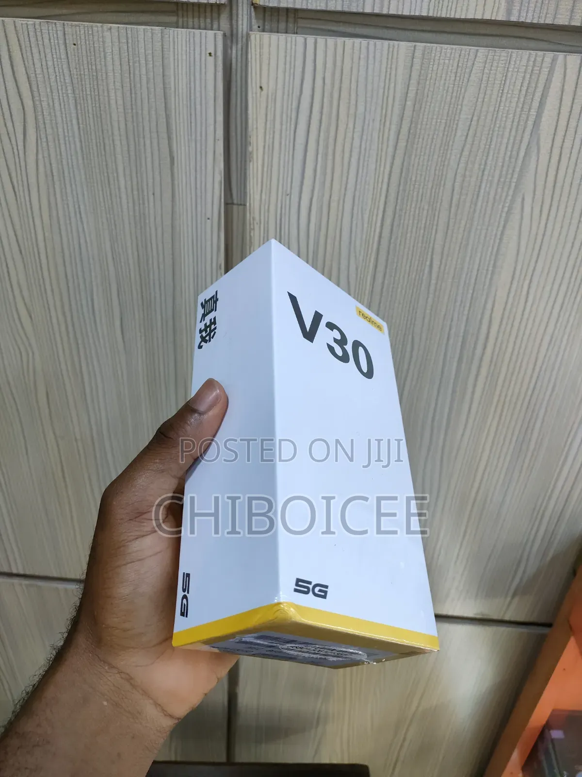 New Realme V30 128 GB Black