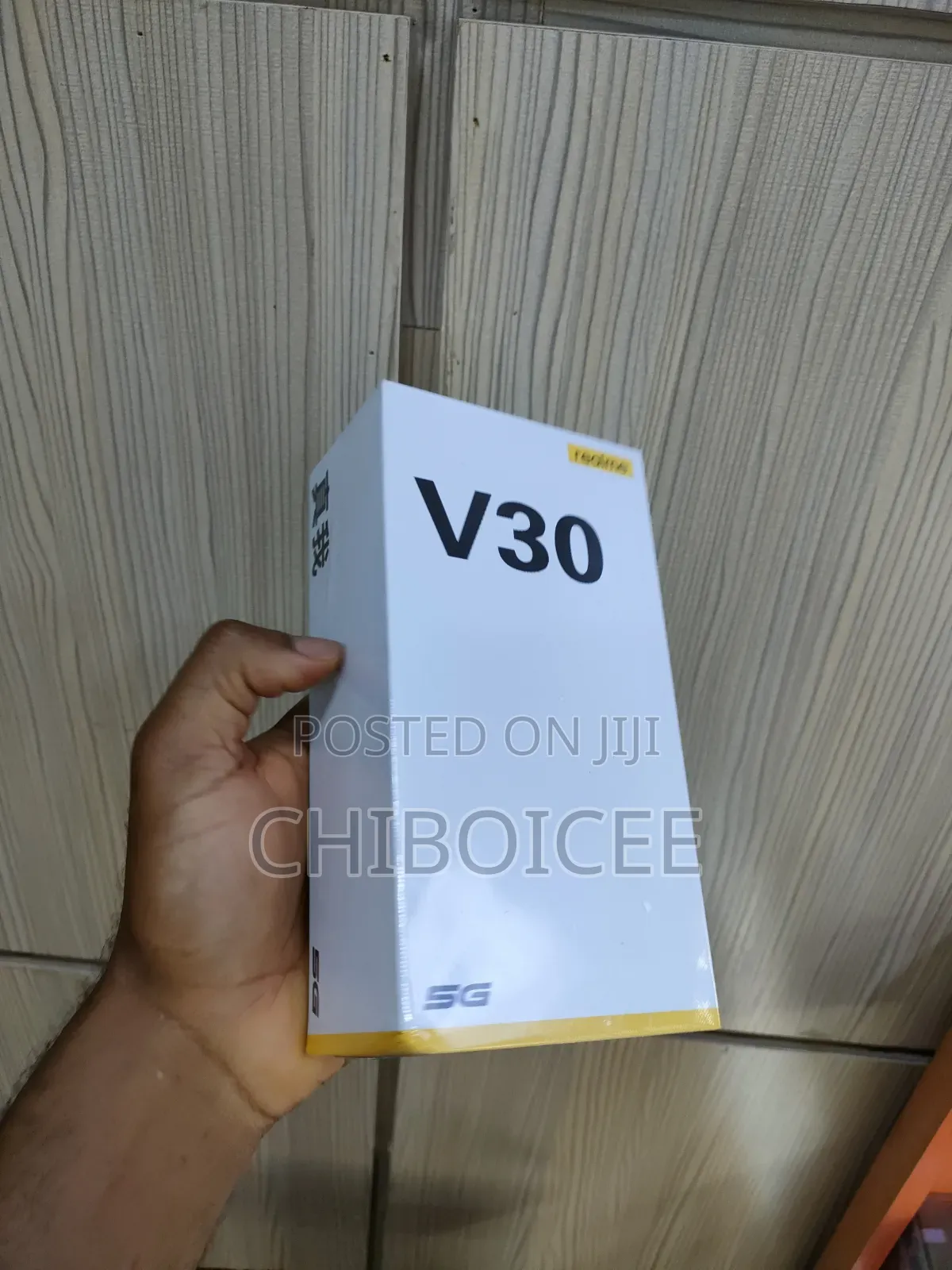 New Realme V30 128 GB Black