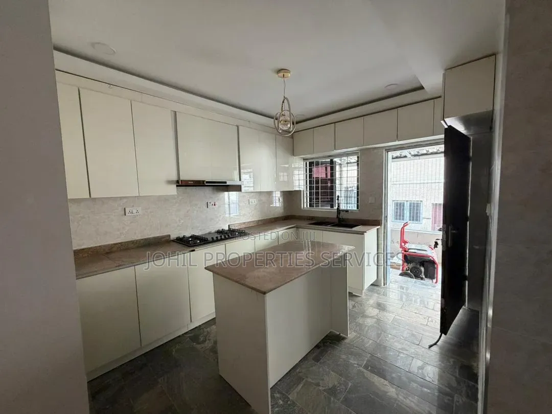 4bdrm Duplex in Life Camp for sale