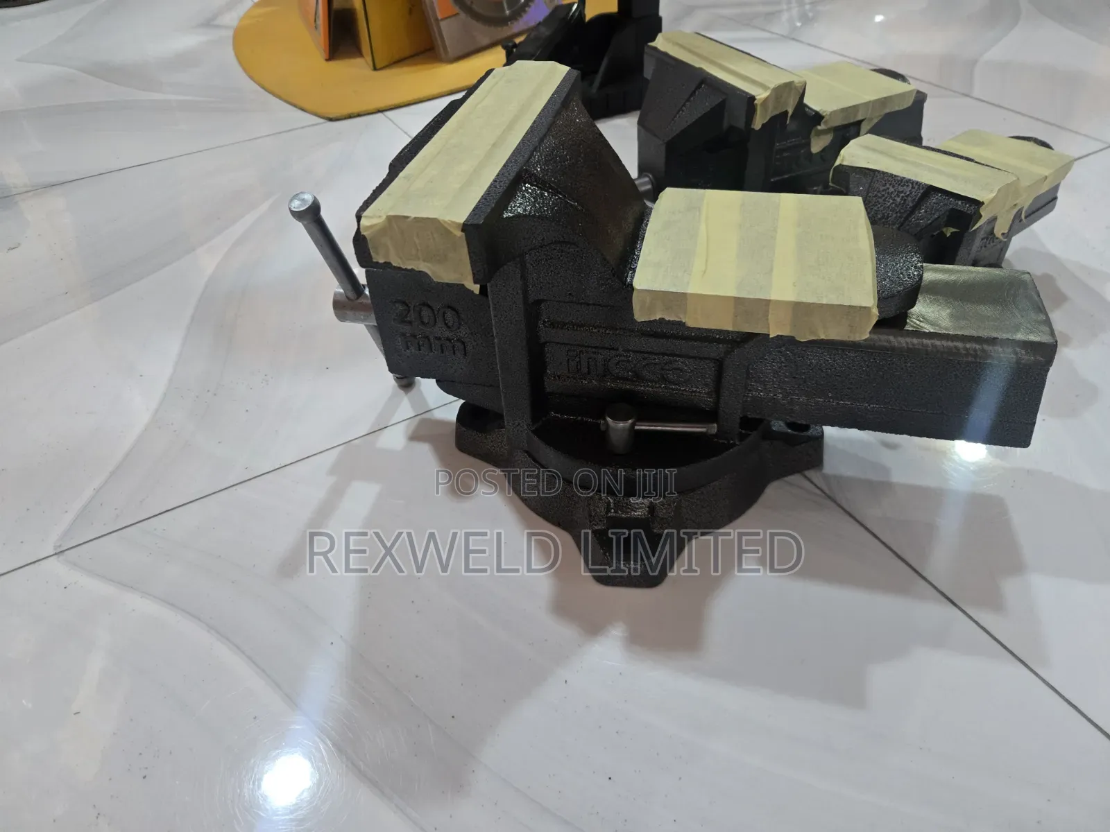 Swivel Bench Vice 8"