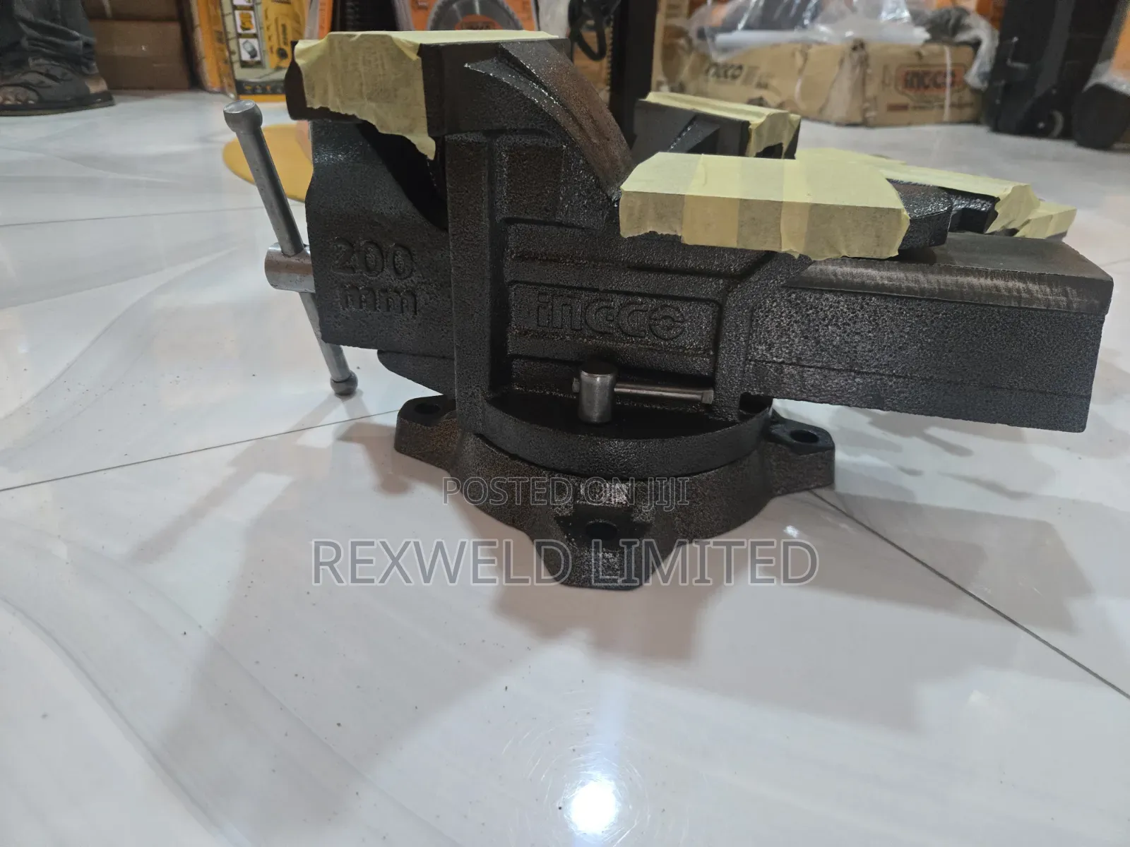 Swivel Bench Vice 8"