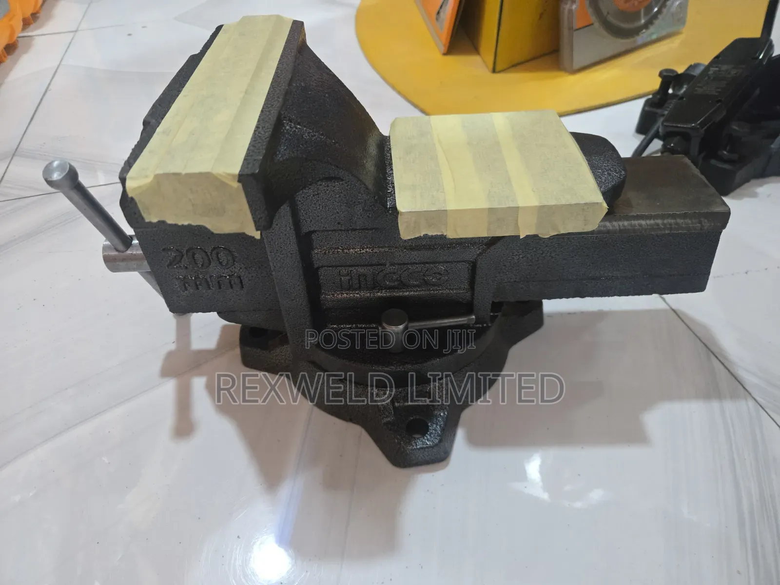 Swivel Bench Vice 8"
