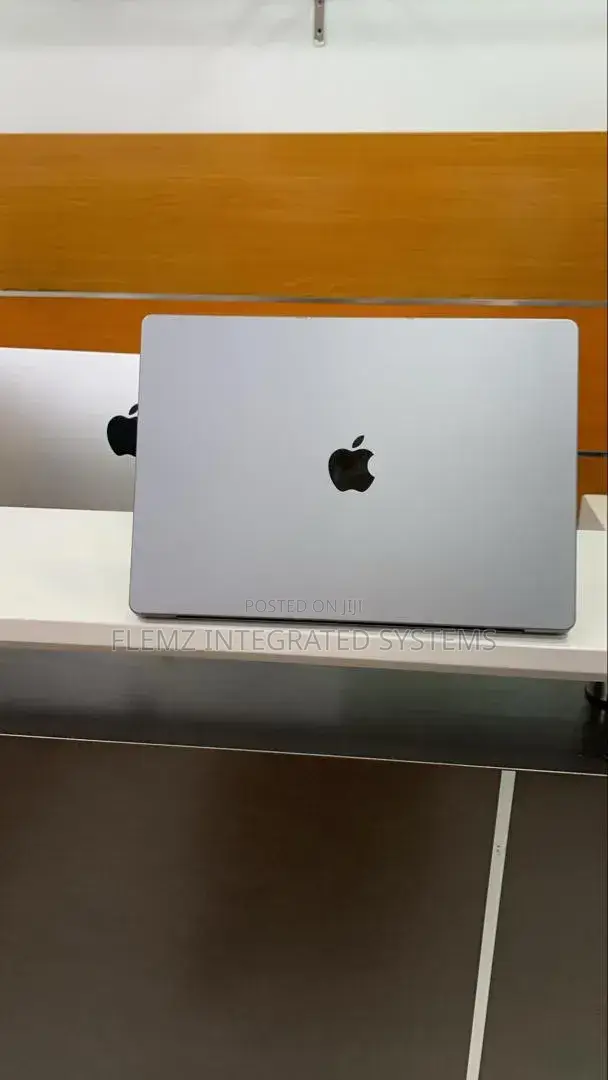 Laptop Apple MacBook Pro 2021 M1 16GB Apple M1 Pro SSD 512GB