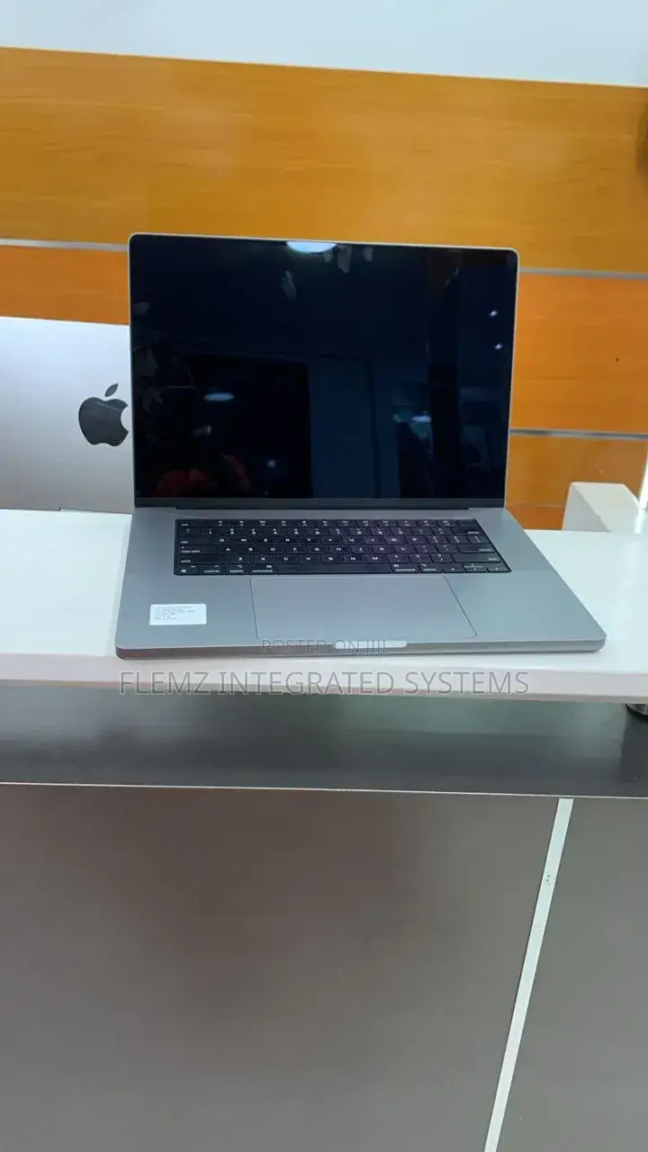 Laptop Apple MacBook Pro 2021 M1 16GB Apple M1 Pro SSD 512GB