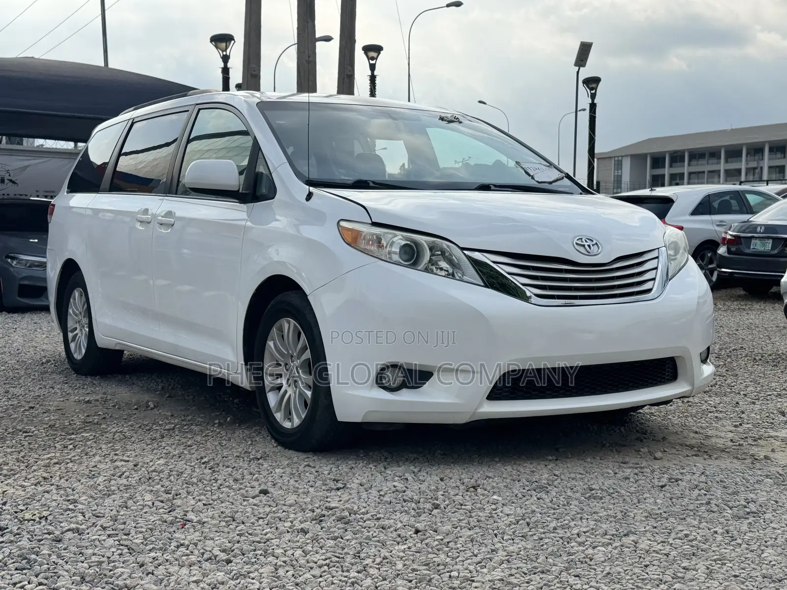 Toyota Sienna XLE 8 Passenger 2012 Silver