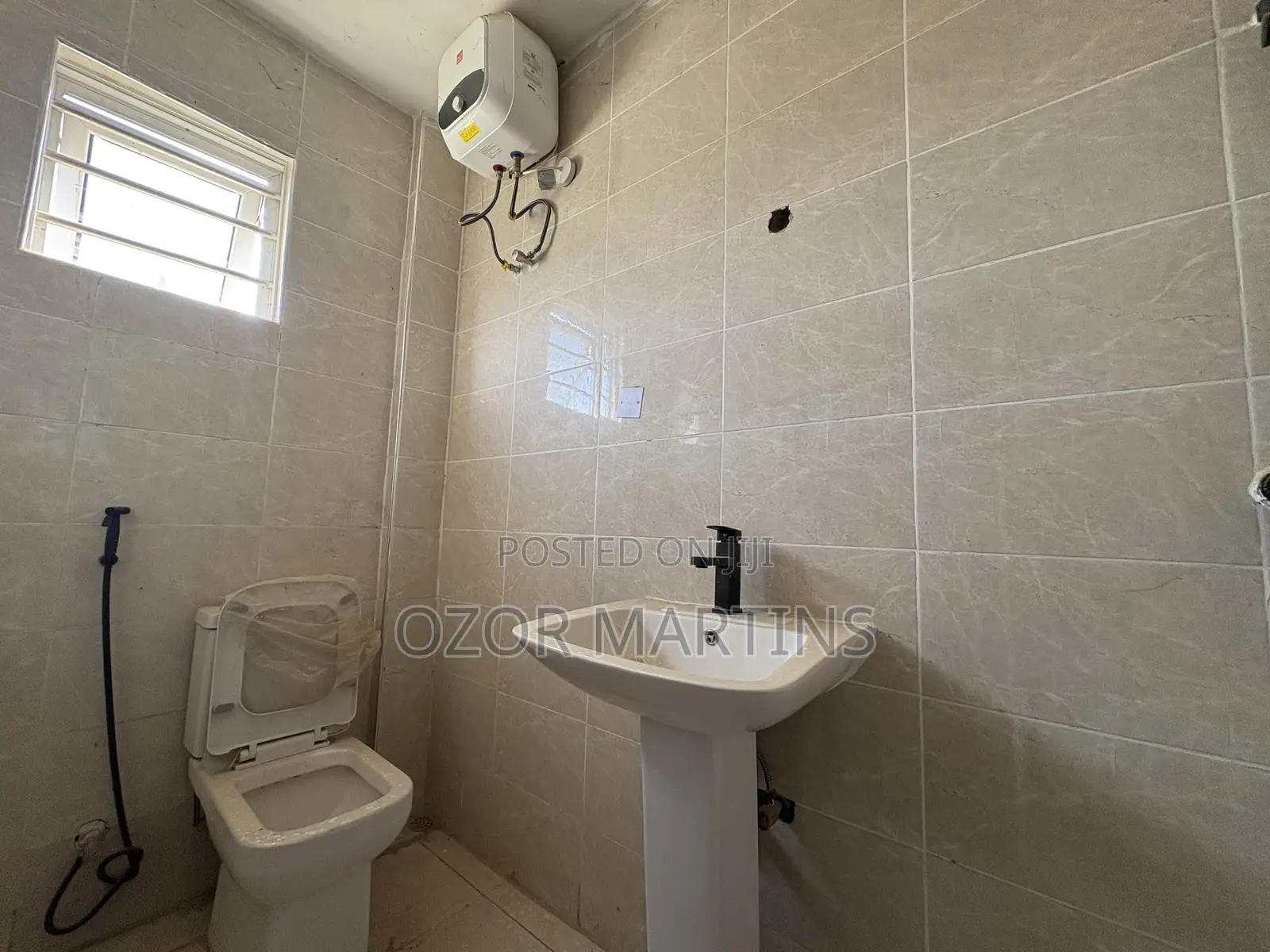 3bdrm Block of Flats in Idu for rent