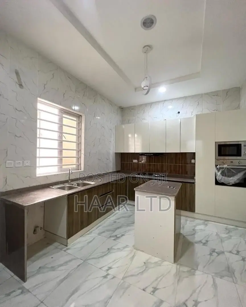 4bdrm Duplex in Lekki Phase 2 for rent