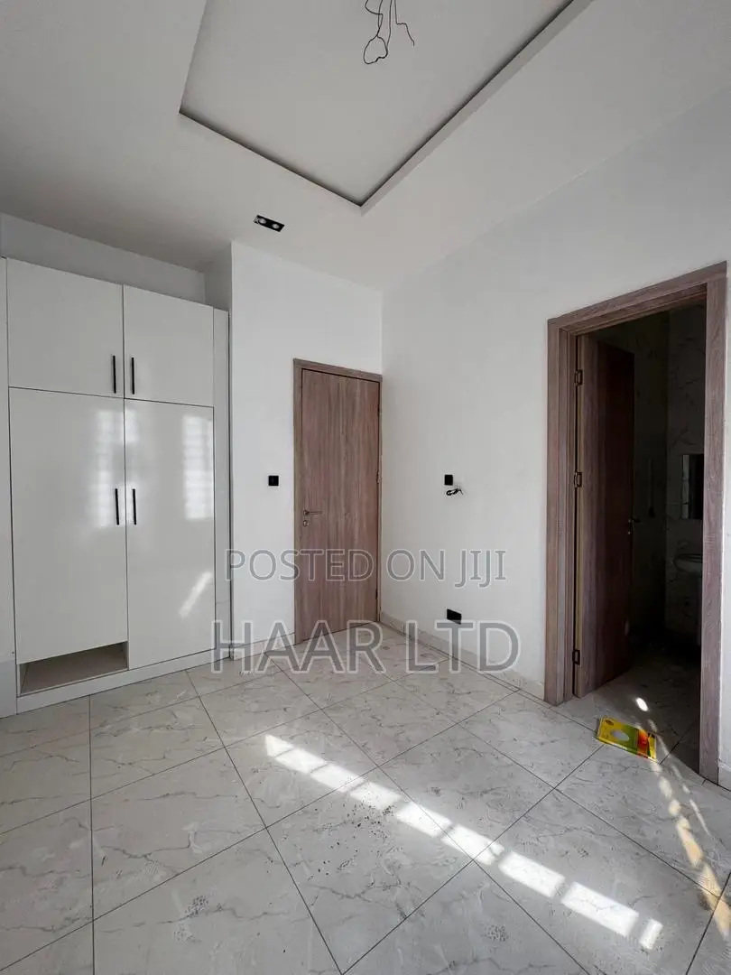 4bdrm Duplex in Lekki Phase 2 for rent