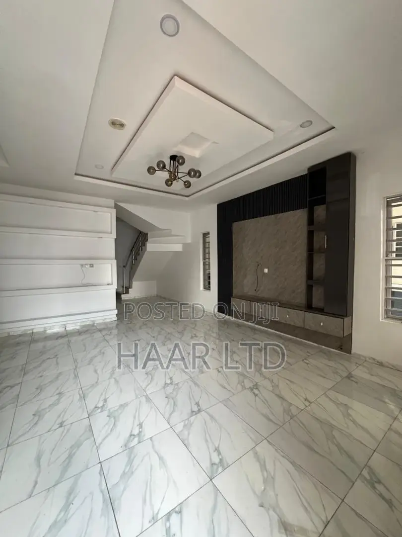 4bdrm Duplex in Lekki Phase 2 for rent