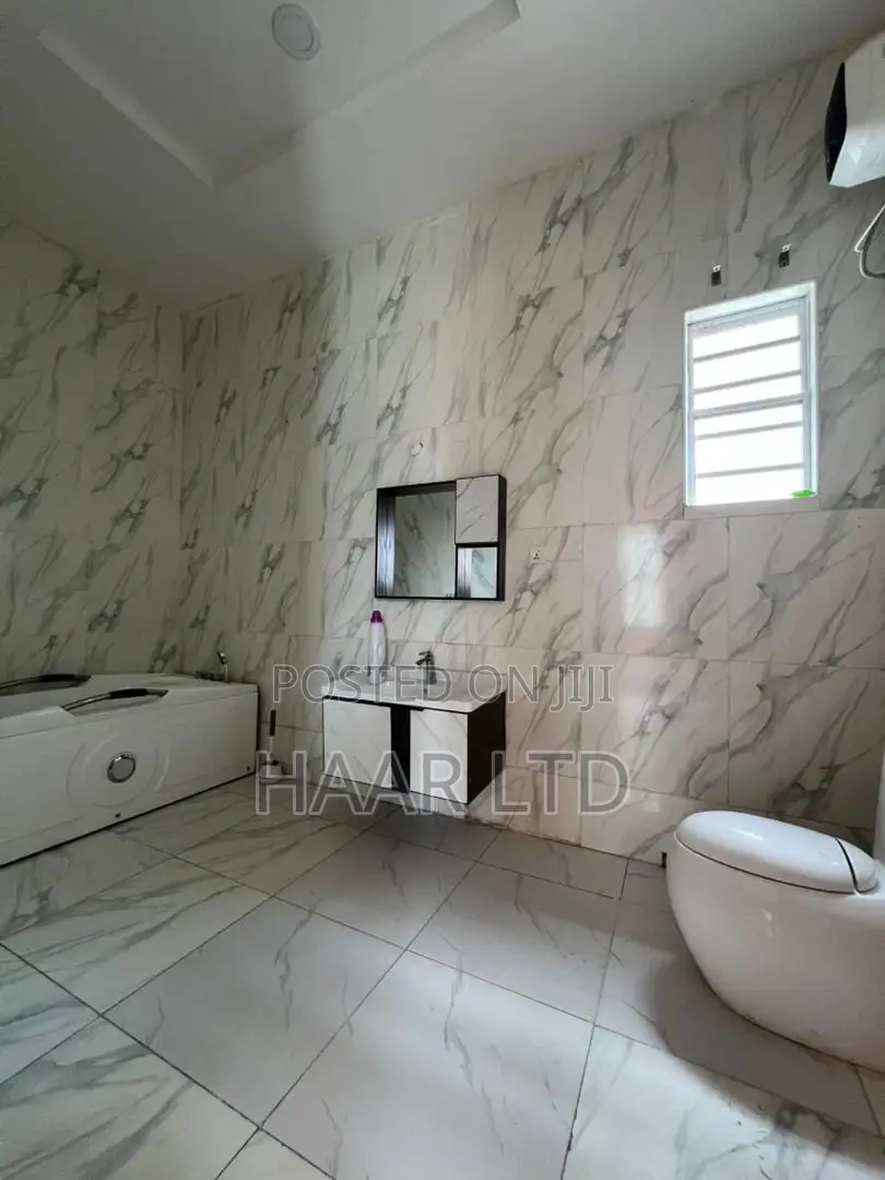 4bdrm Duplex in Lekki Phase 2 for rent