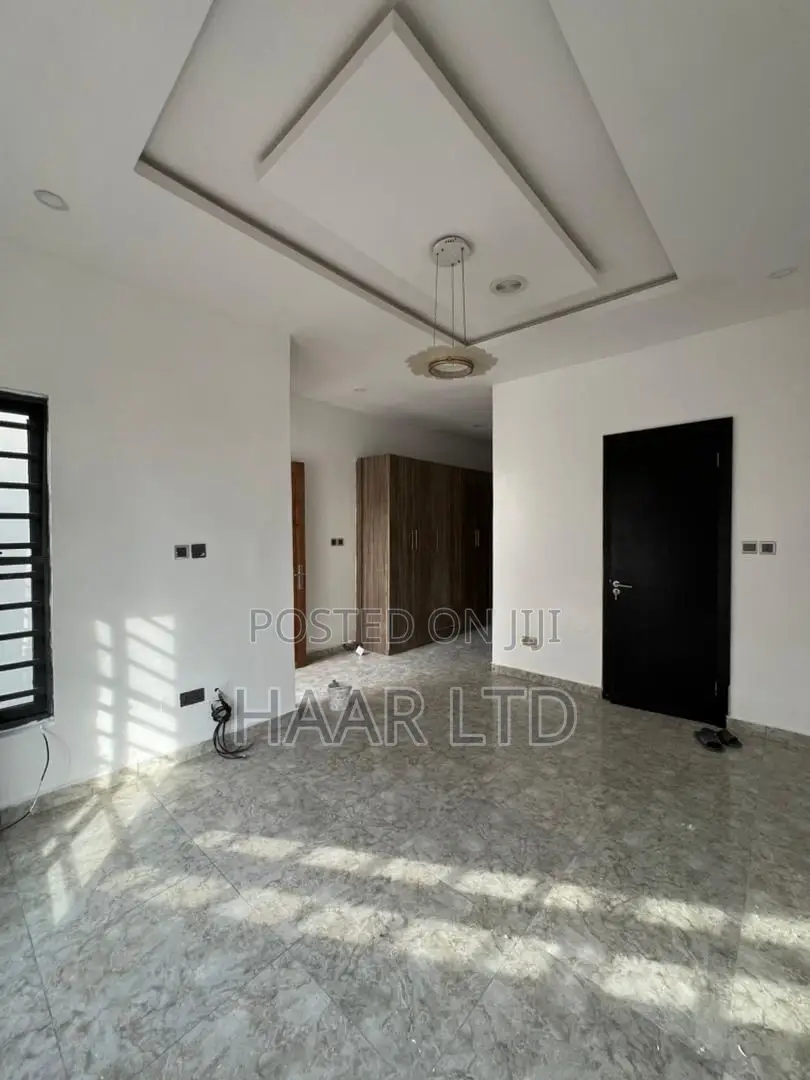 4bdrm Duplex in Lekki Phase 2 for rent