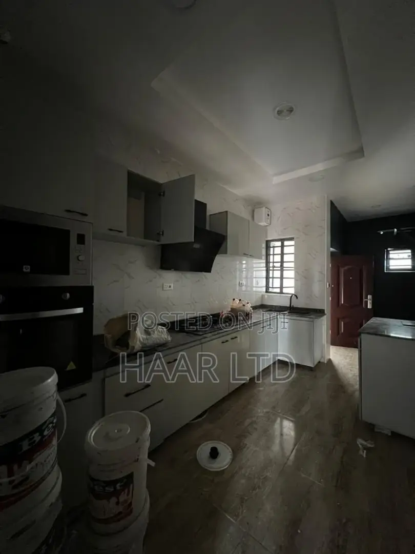 4bdrm Duplex in Lekki Phase 2 for rent