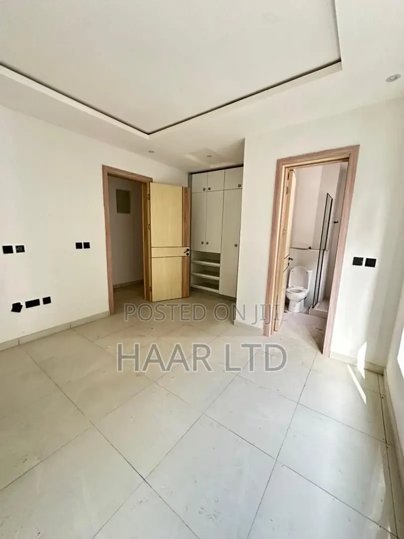 3bdrm Apartment in Lekki Phase 1 for sale