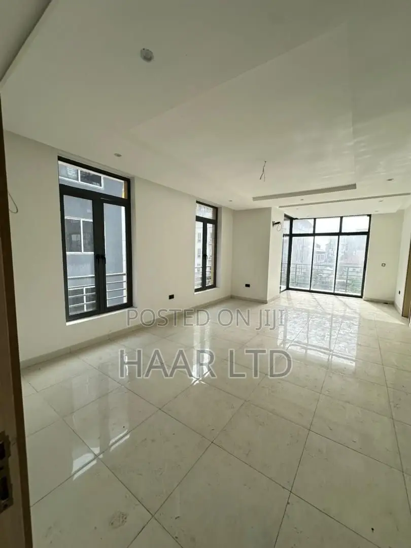 3bdrm Apartment in Lekki Phase 1 for sale