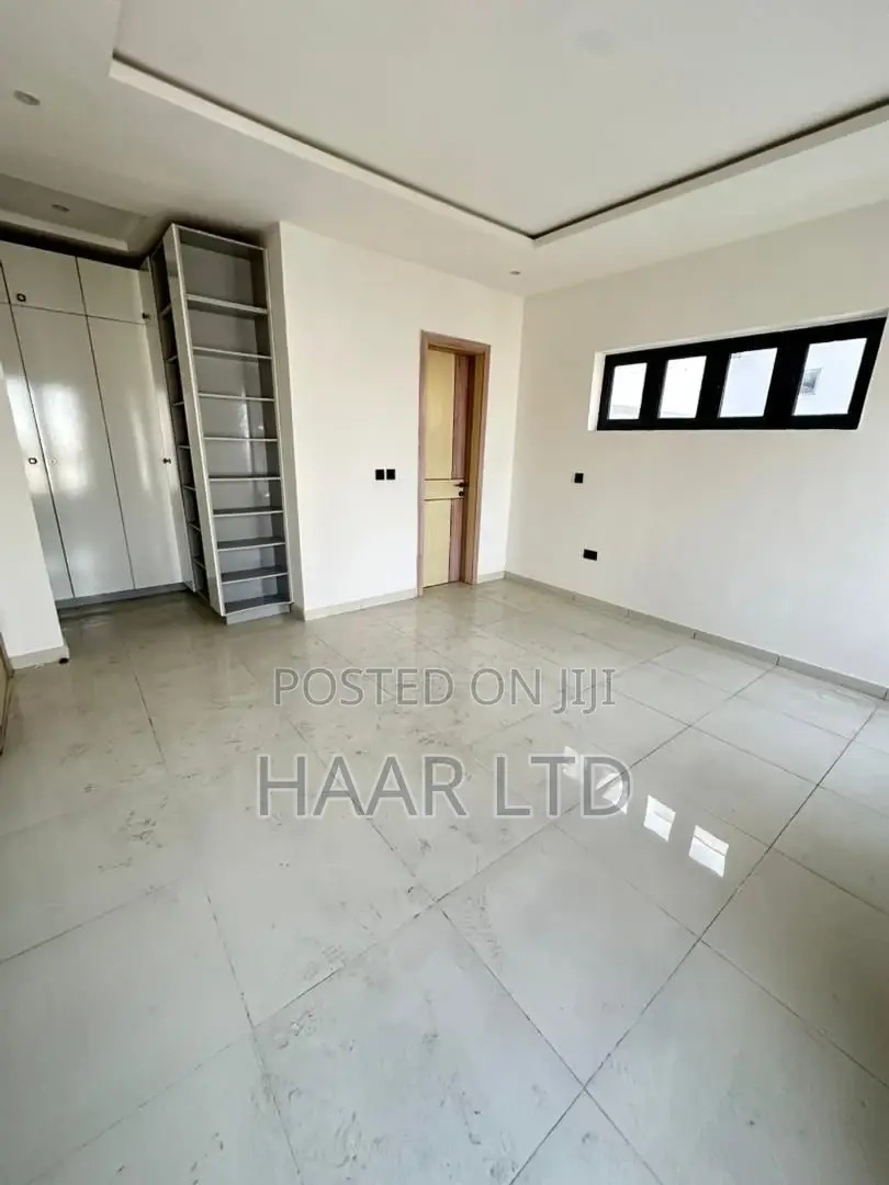 3bdrm Apartment in Lekki Phase 1 for sale