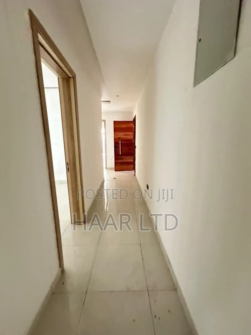 3bdrm Apartment in Lekki Phase 1 for sale