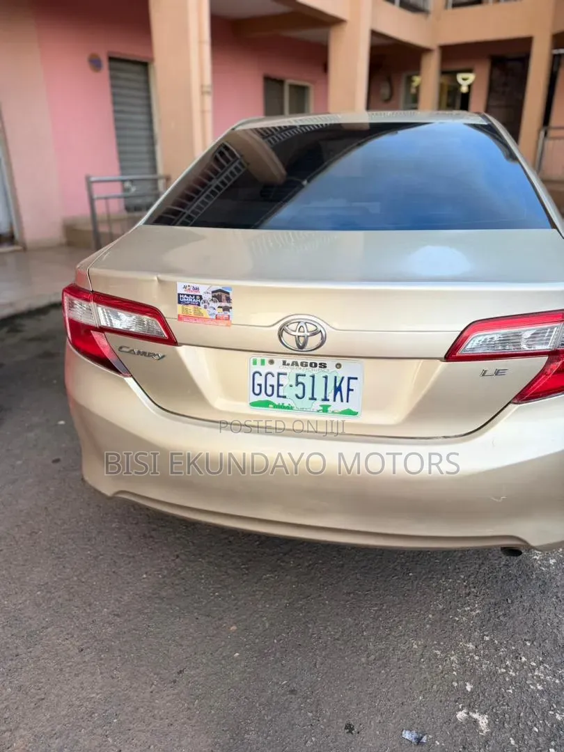 Toyota Camry 2014 Gold
