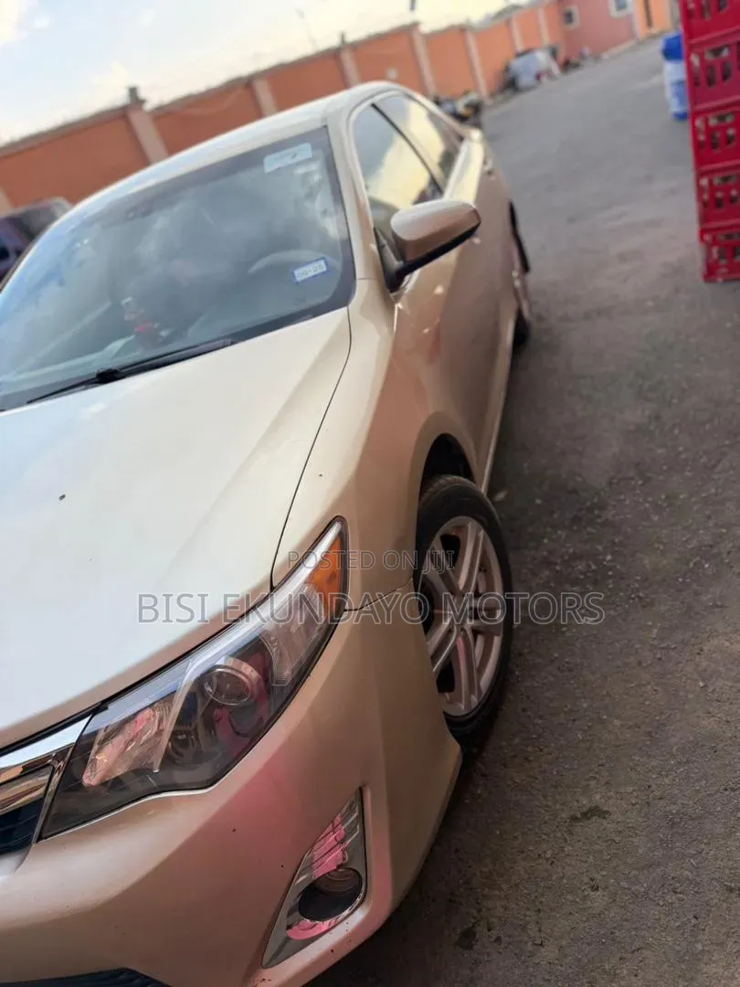 Toyota Camry 2014 Gold