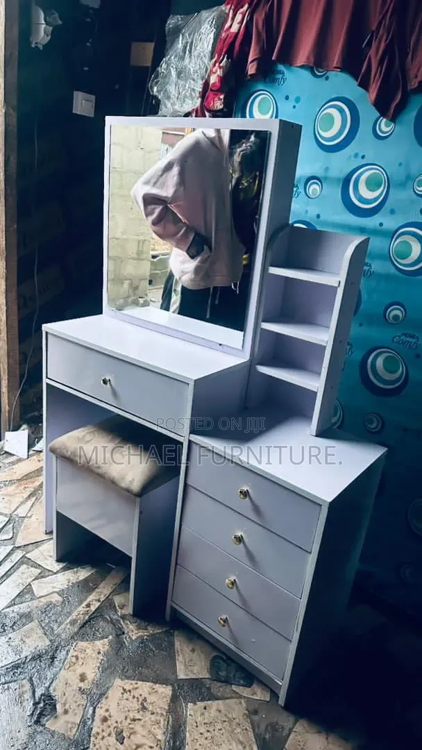 Your Smooth and Sturdy Dressing Mirror