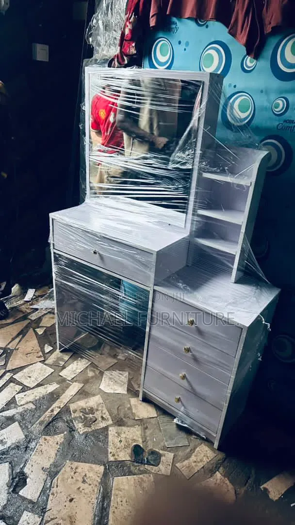 Your Smooth and Sturdy Dressing Mirror