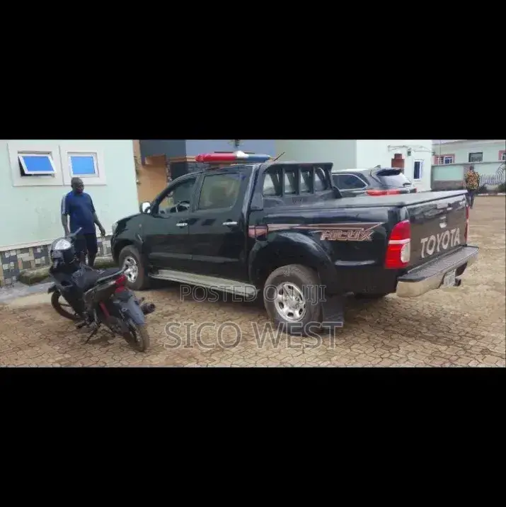 Distress Sell for Toyota Hilux 2012 Model, Manual Gear Control