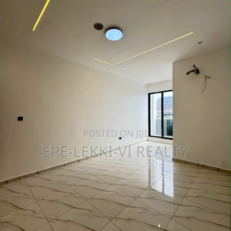 2bdrm Apartment in Lekki for sale