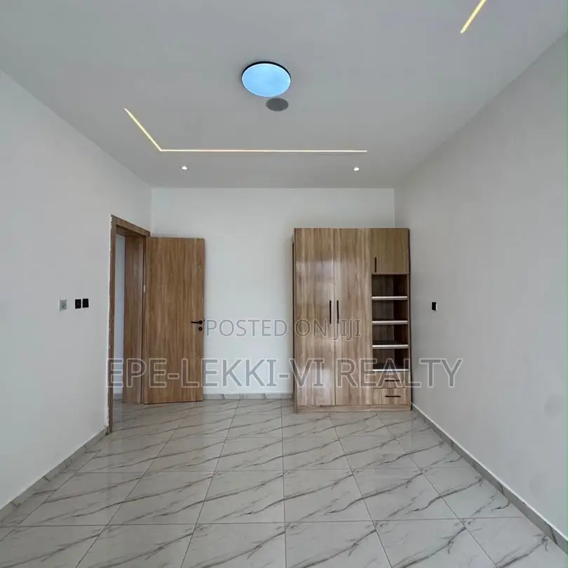 2bdrm Apartment in Lekki for sale