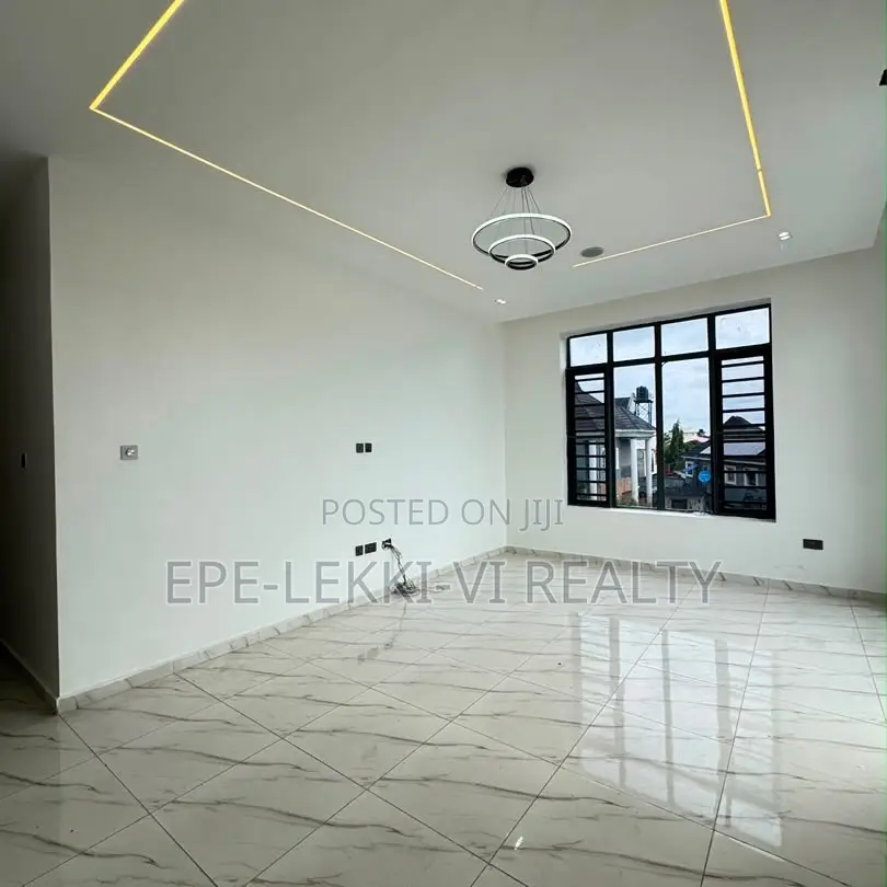 2bdrm Apartment in Lekki for sale