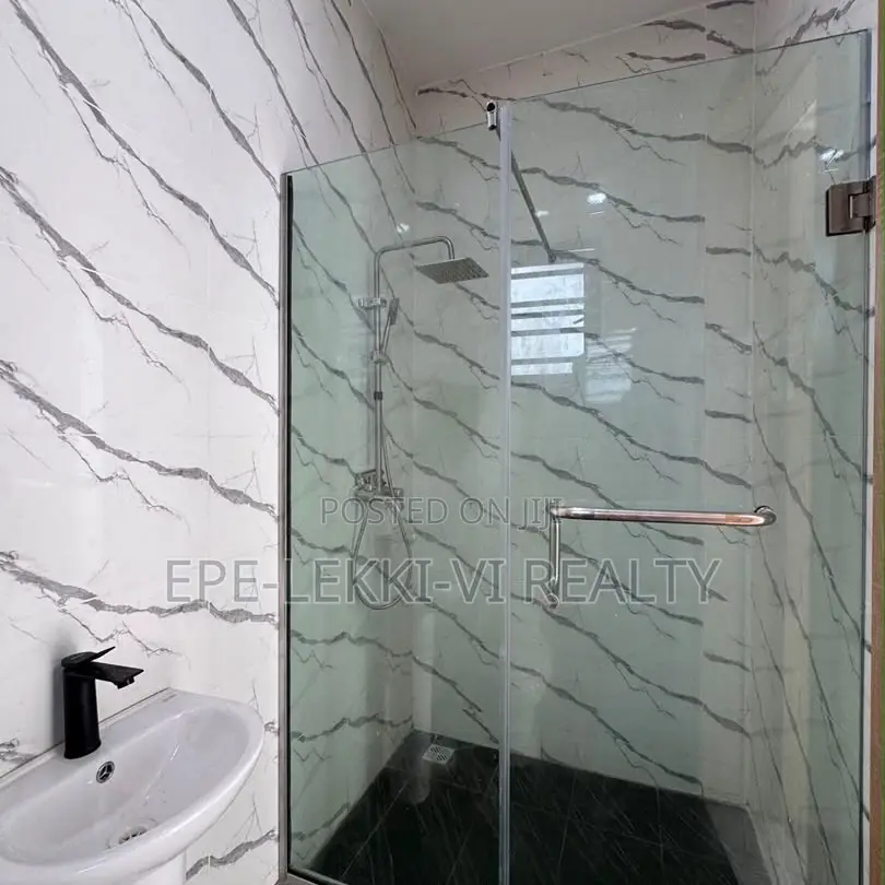 2bdrm Apartment in Lekki for sale