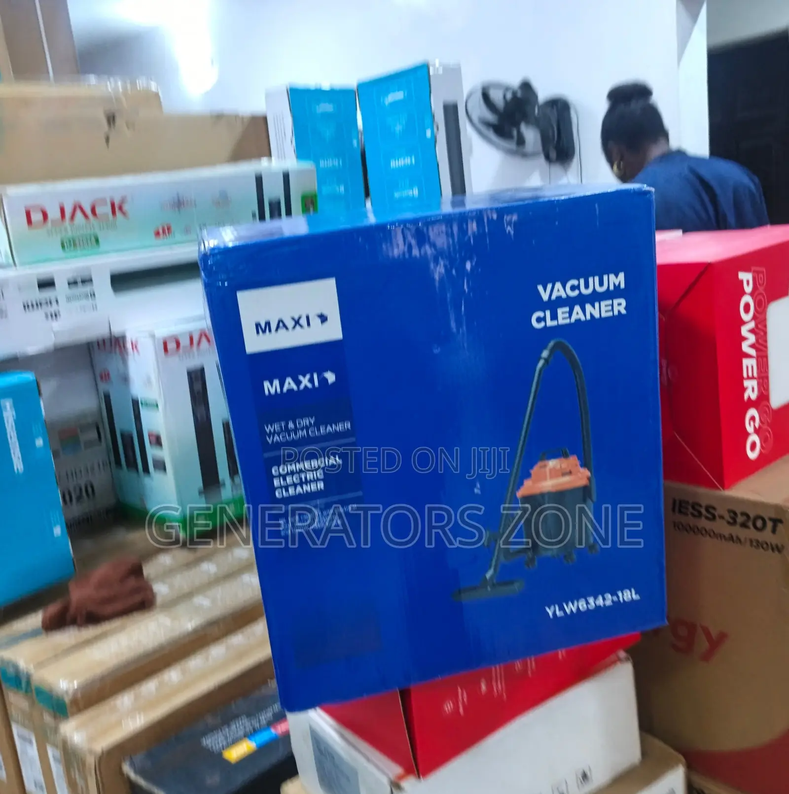 Maxi Vacuum Cleaner With Blower Accessories