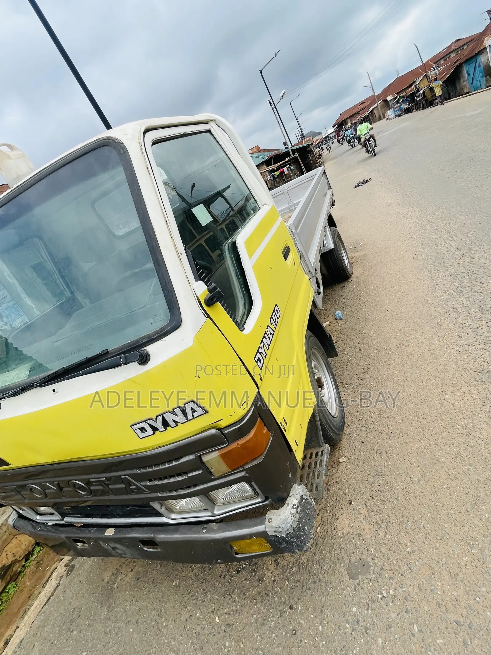 Toyota Dyna 1998 Yellow