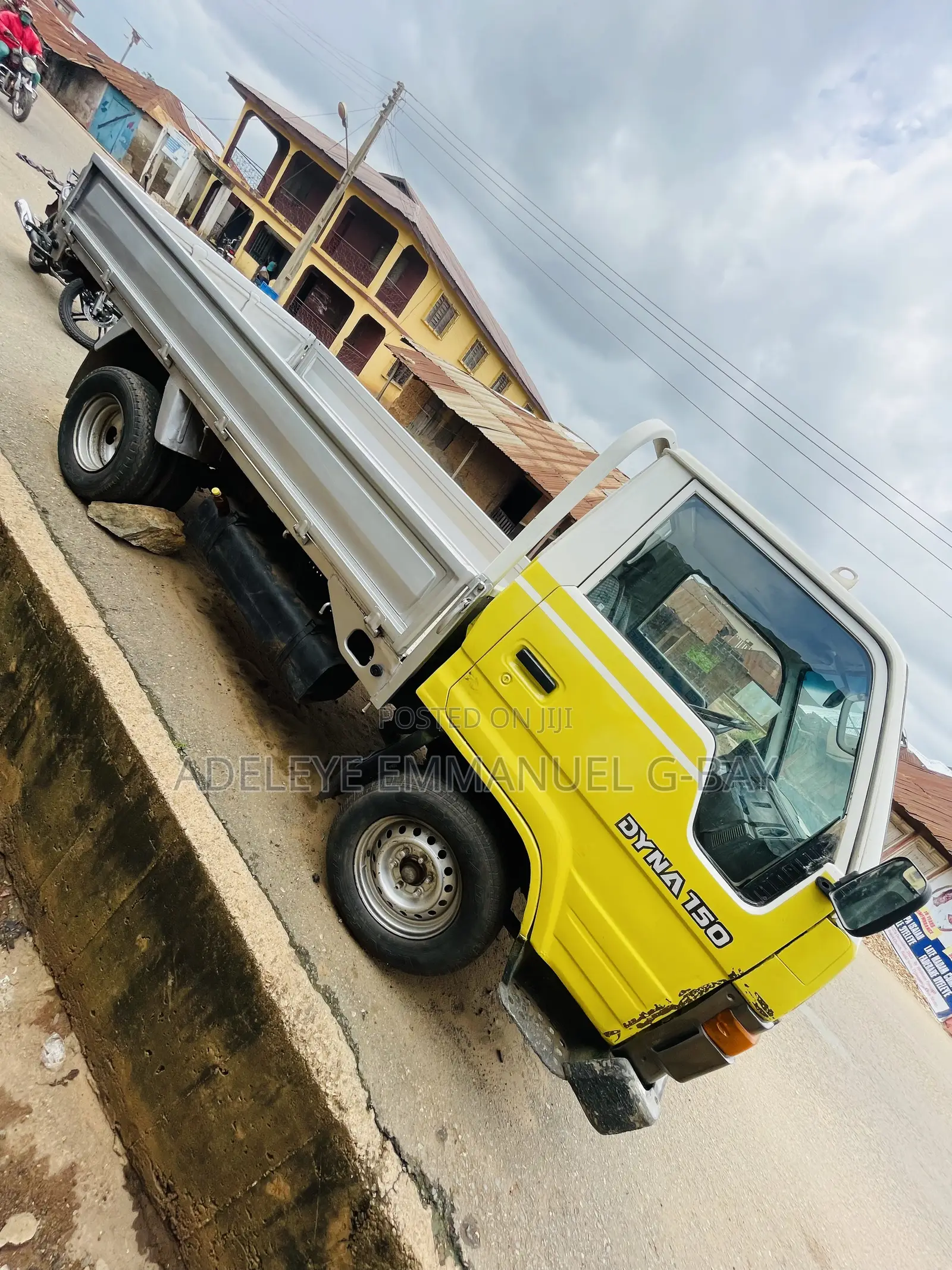 Toyota Dyna 1998 Yellow