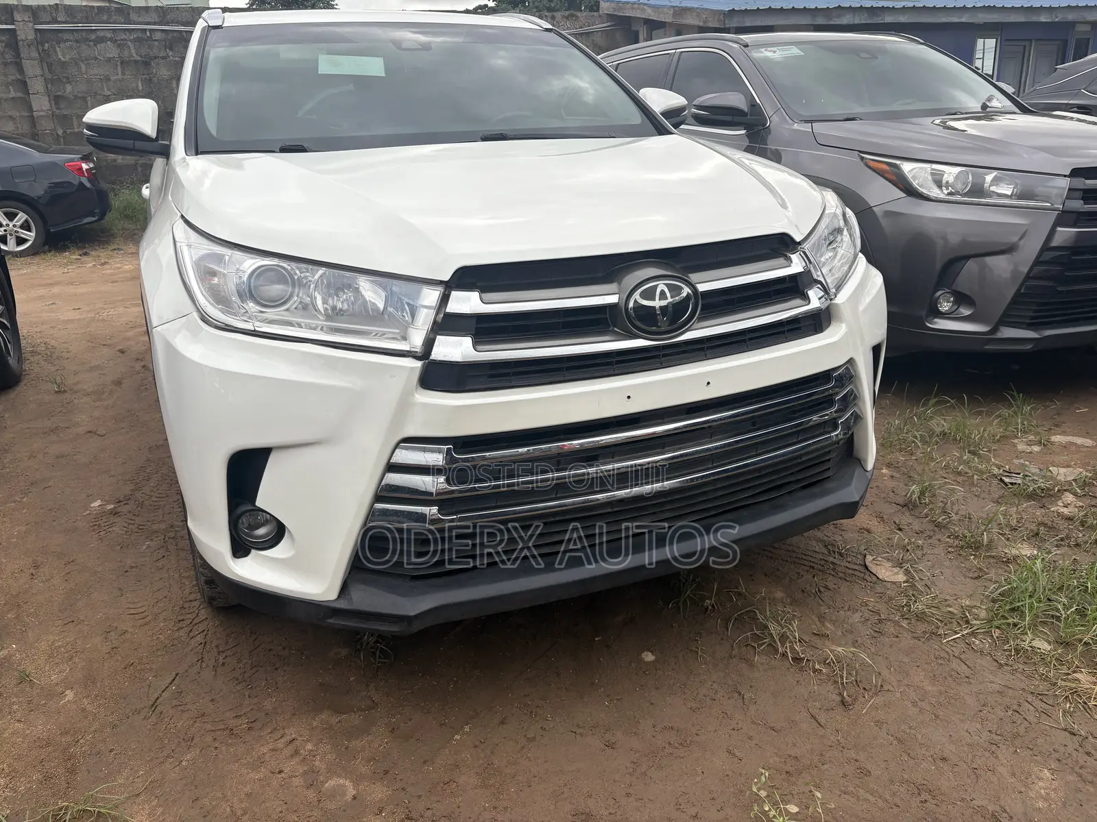 Toyota Highlander XLE 4x4 V6 (3.5L 6cyl 8A) 2017 White