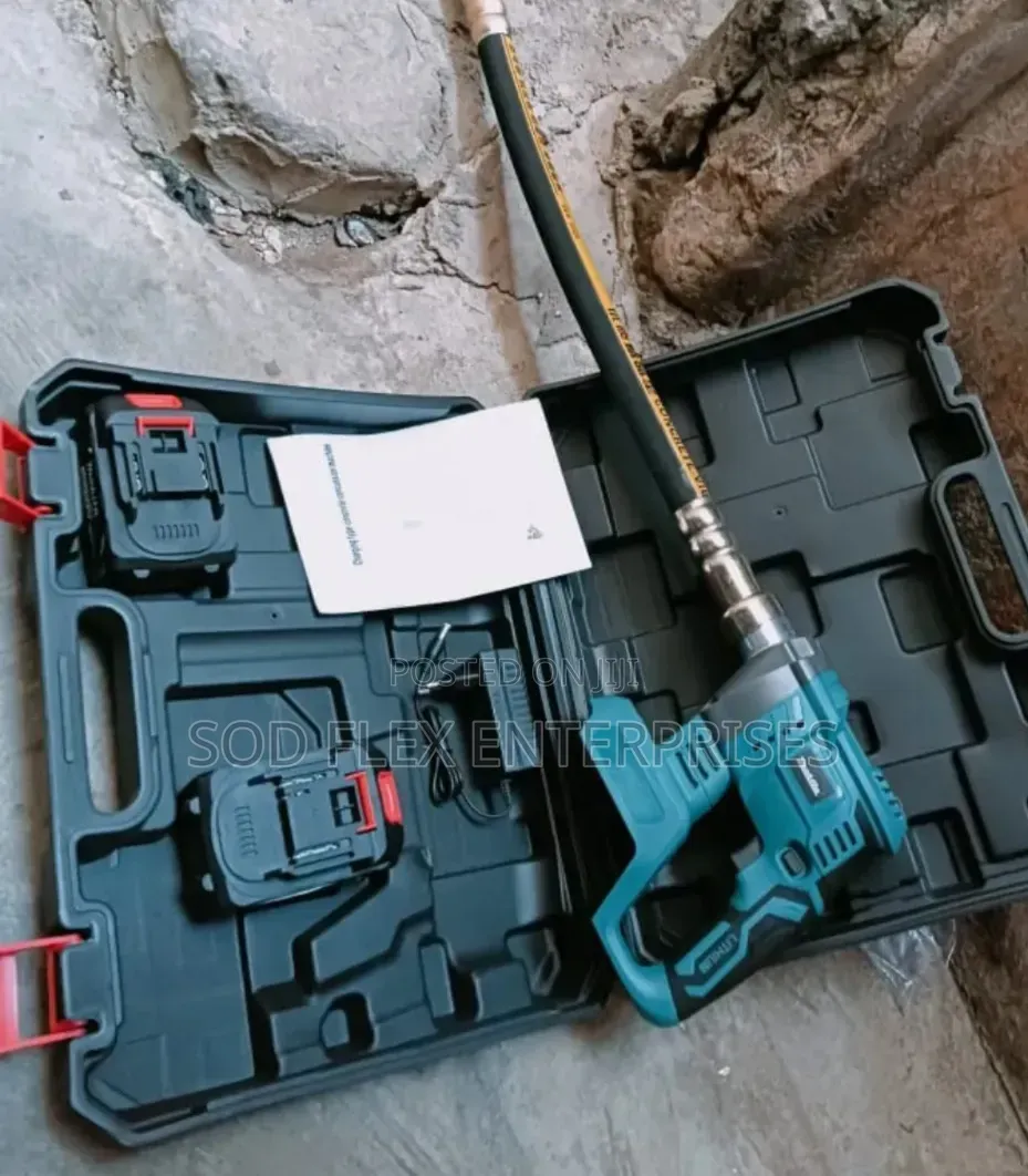Makita Cordless/Rechargeable Poker Vibrator