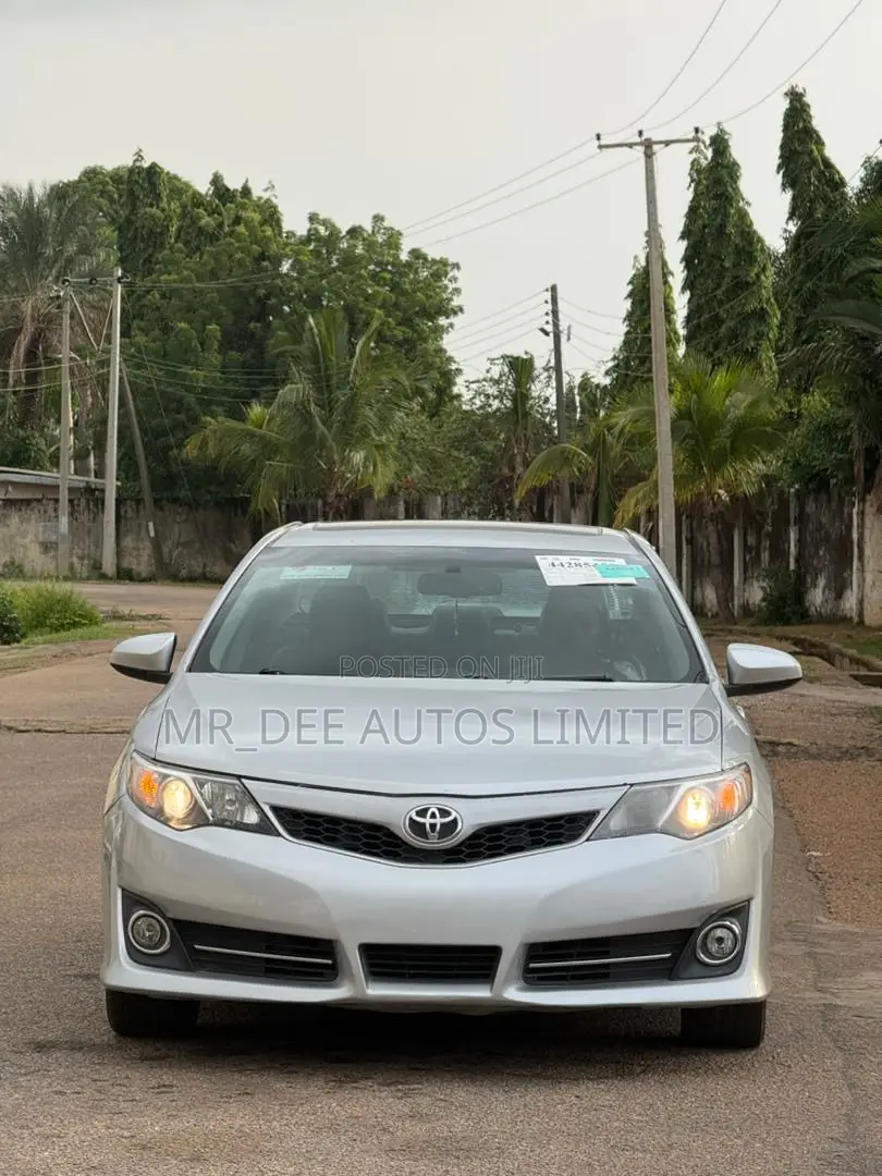 Toyota Camry 2012 Silver