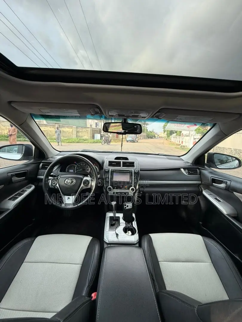 Toyota Camry 2012 Silver
