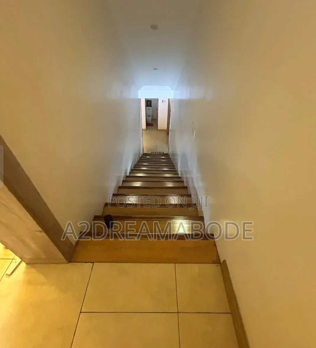 Furnished 8bdrm Duplex in Opic, Isheri North for sale